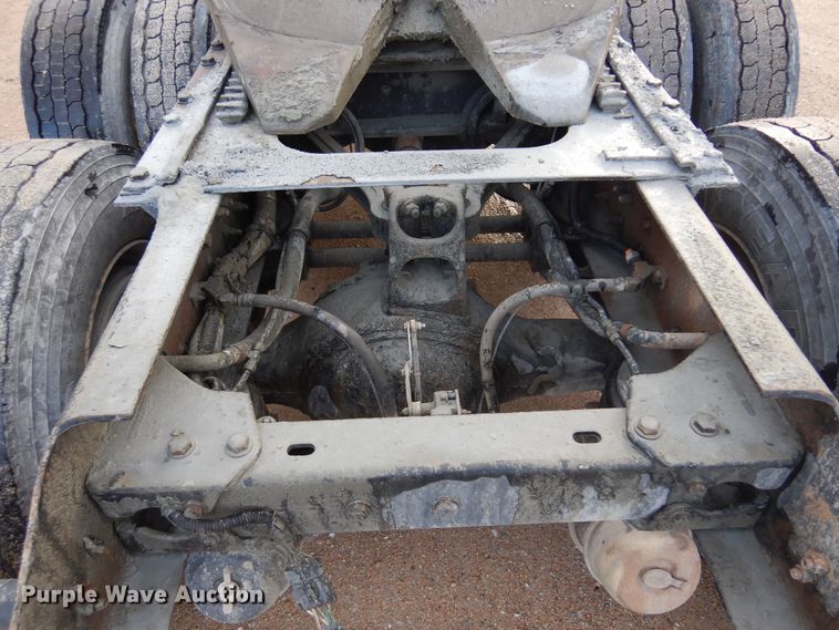 image for item DK4406 2004 Kenworth T800  semi truck