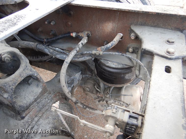 image for item DK4406 2004 Kenworth T800  semi truck