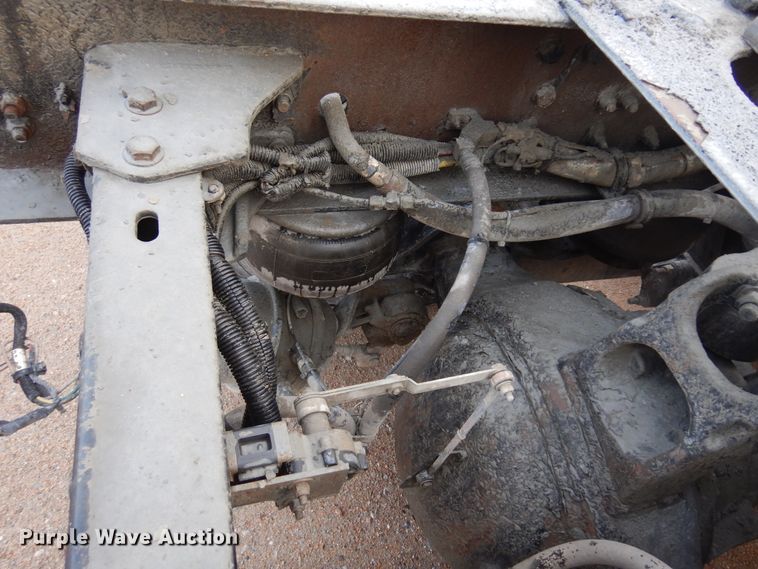 image for item DK4406 2004 Kenworth T800  semi truck