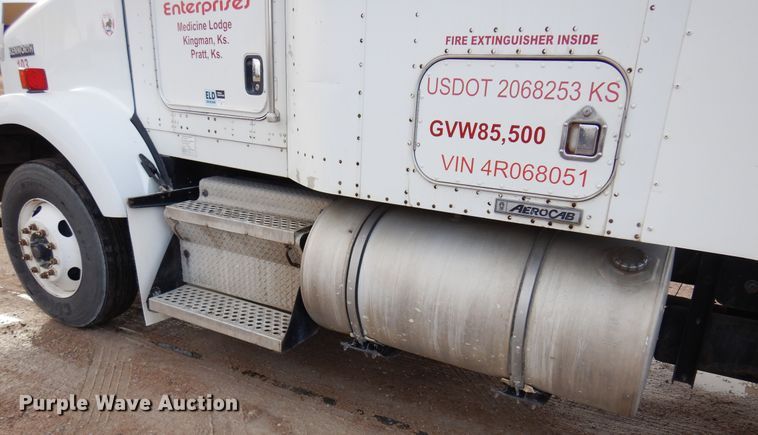 image for item DK4406 2004 Kenworth T800  semi truck