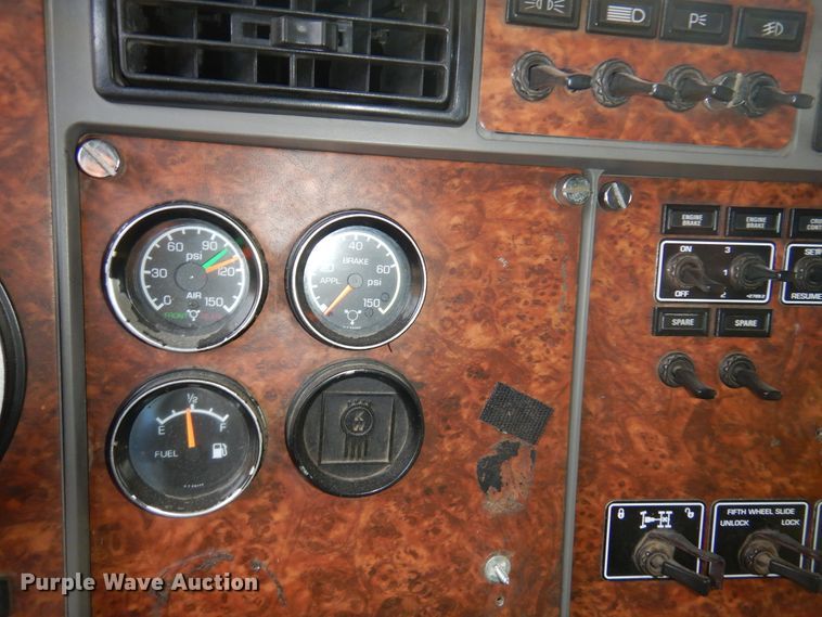 image for item DK4406 2004 Kenworth T800  semi truck