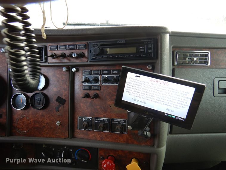 image for item DK4406 2004 Kenworth T800  semi truck