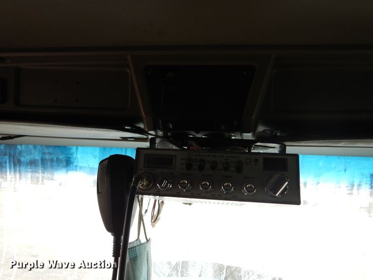 image for item DK4406 2004 Kenworth T800  semi truck