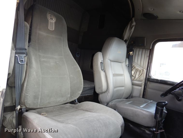 image for item DK4406 2004 Kenworth T800  semi truck