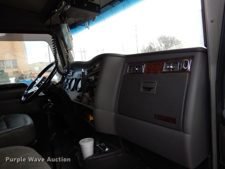 image for item DK4406 2004 Kenworth T800  semi truck