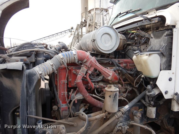 image for item DK4406 2004 Kenworth T800  semi truck