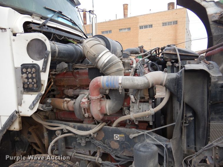 image for item DK4406 2004 Kenworth T800  semi truck