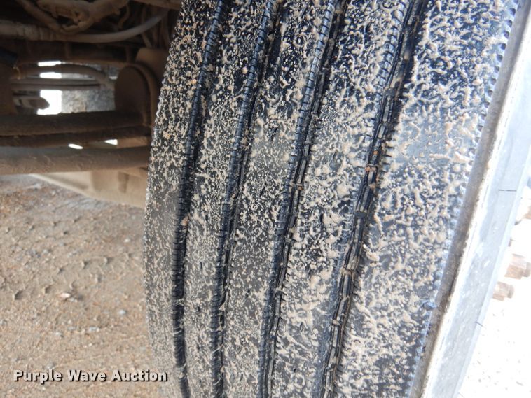 image for item DK4406 2004 Kenworth T800  semi truck