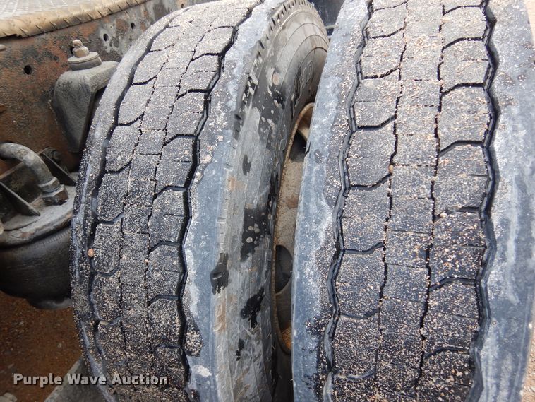 image for item DK4406 2004 Kenworth T800  semi truck