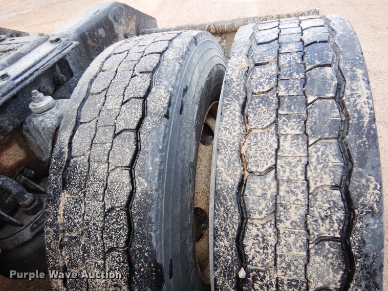 image for item DK4406 2004 Kenworth T800  semi truck