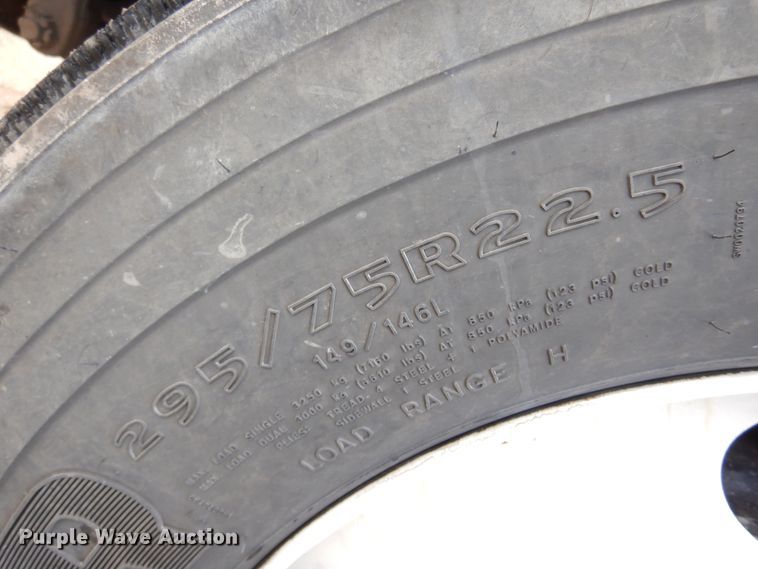 image for item DK4406 2004 Kenworth T800  semi truck