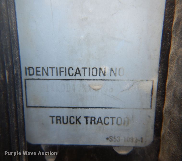 image for item DK4406 2004 Kenworth T800  semi truck