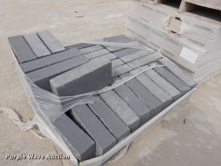 image for item DN1453 Approximately 5,000 concrete blocks