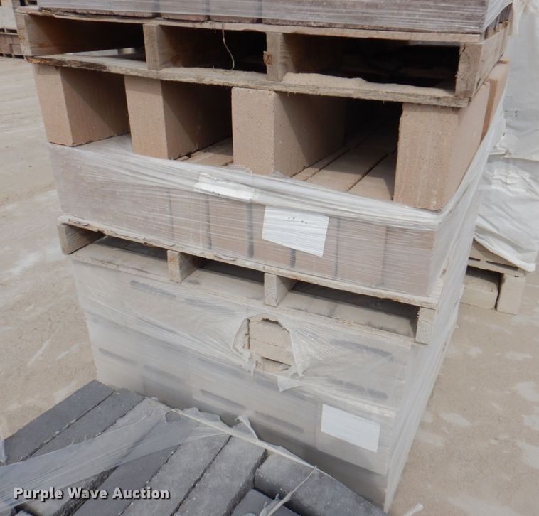 image for item DN1453 Approximately 5,000 concrete blocks