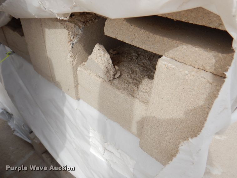 image for item DN1453 Approximately 5,000 concrete blocks