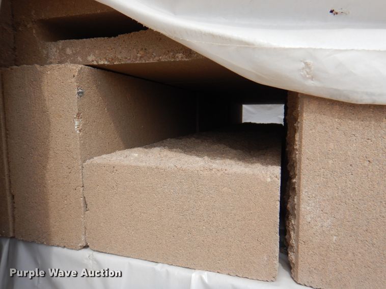 image for item DN1453 Approximately 5,000 concrete blocks