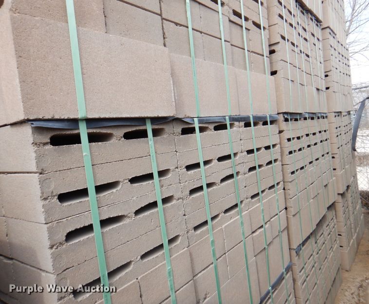 image for item DN1453 Approximately 5,000 concrete blocks