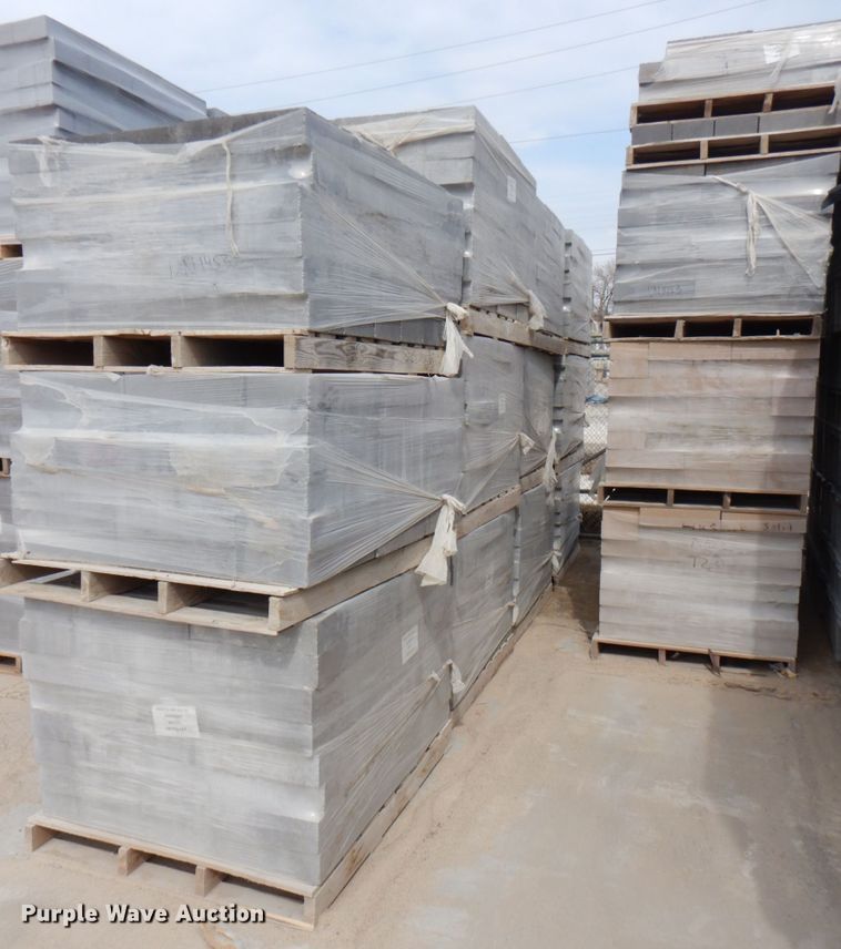 image for item DN1453 Approximately 5,000 concrete blocks