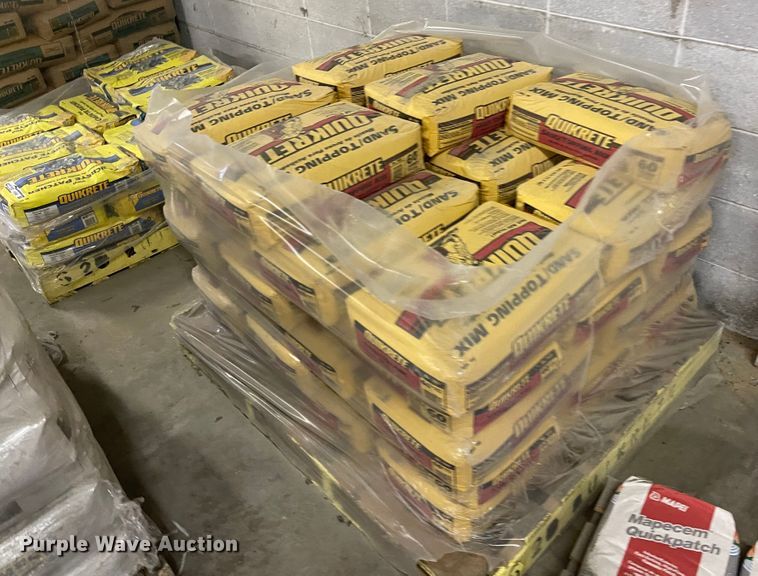 image for item FV9304 (40) bags of Quikrete sand/topping mix