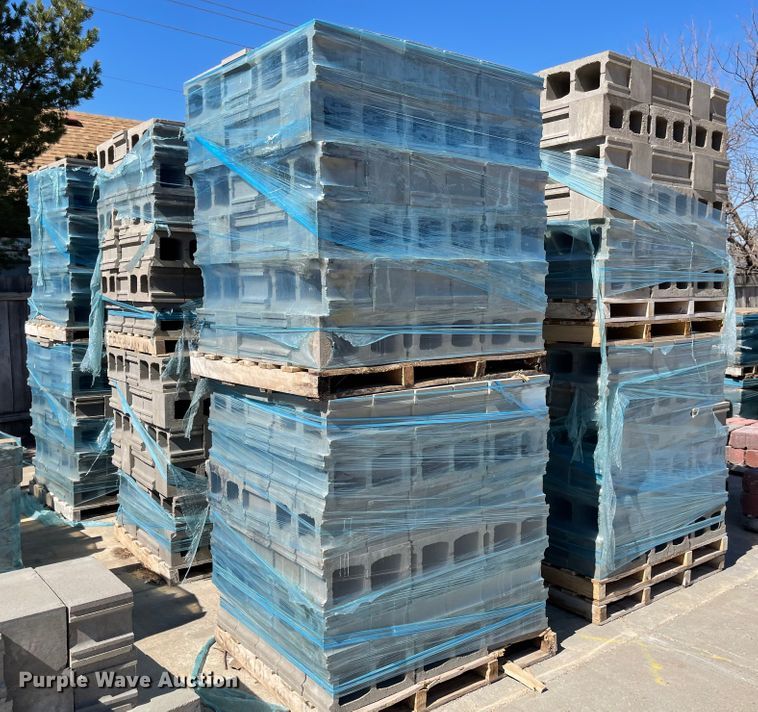image for item FV9371 Approximately 1,100 normal weight waterproof concrete blocks