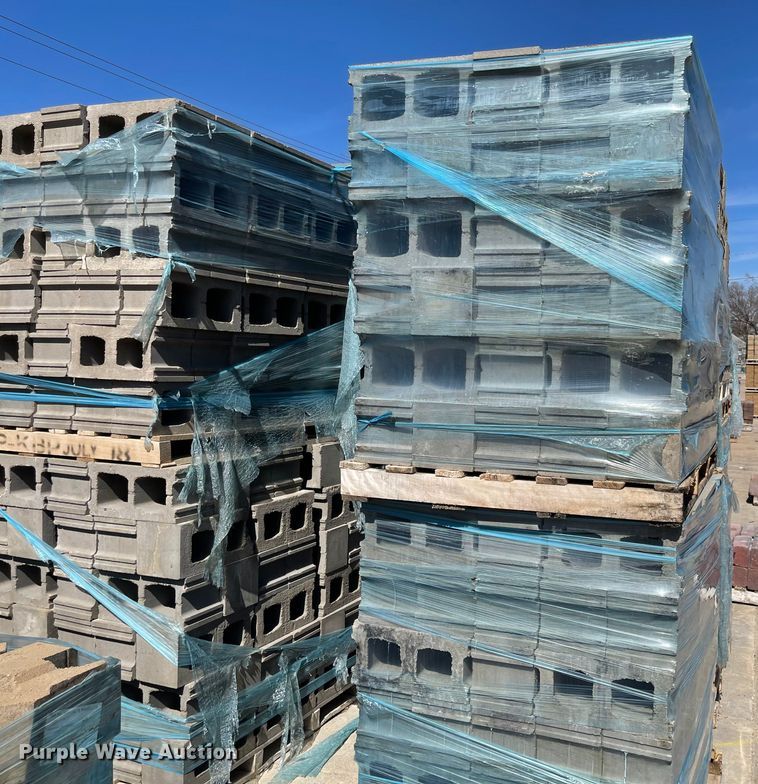 image for item FV9371 Approximately 1,100 normal weight waterproof concrete blocks