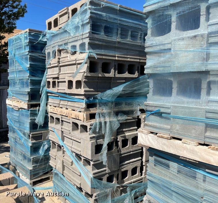 image for item FV9371 Approximately 1,100 normal weight waterproof concrete blocks