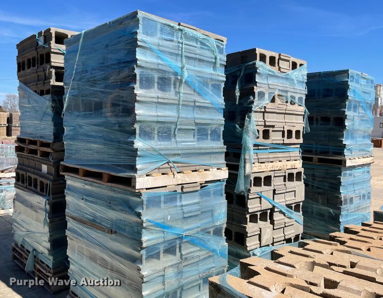 image for item FV9371 Approximately 1,100 normal weight waterproof concrete blocks