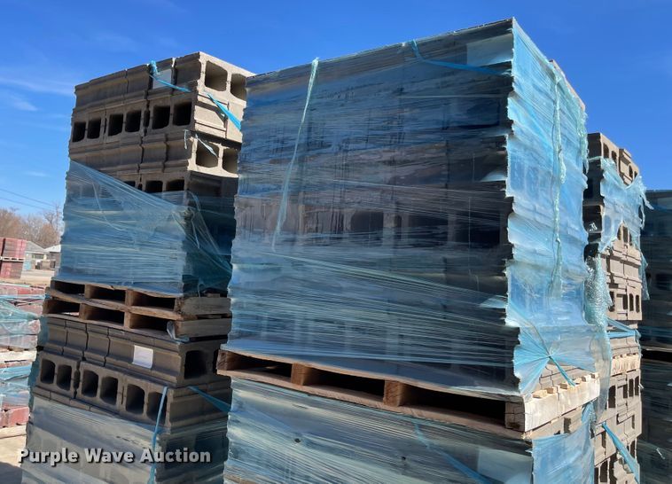 image for item FV9371 Approximately 1,100 normal weight waterproof concrete blocks