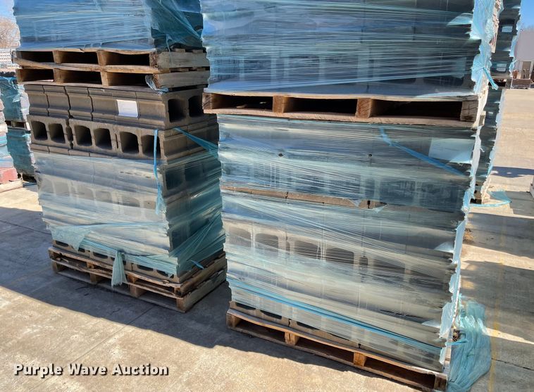 image for item FV9371 Approximately 1,100 normal weight waterproof concrete blocks