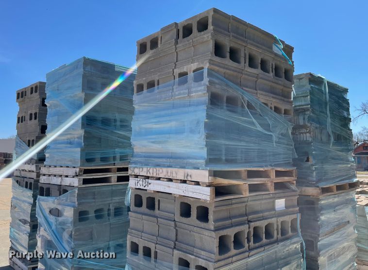 image for item FV9371 Approximately 1,100 normal weight waterproof concrete blocks