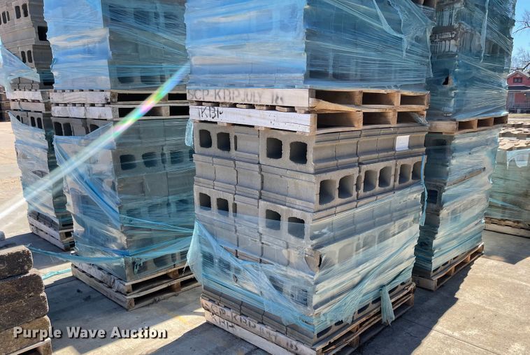 image for item FV9371 Approximately 1,100 normal weight waterproof concrete blocks