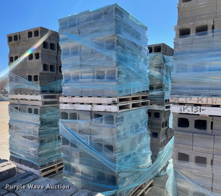 image for item FV9371 Approximately 1,100 normal weight waterproof concrete blocks