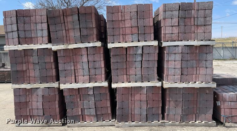 image for item FV9439 (26) pallets of 6" Maytrx L column stones