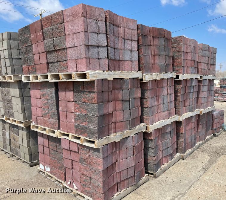 image for item FV9439 (26) pallets of 6" Maytrx L column stones