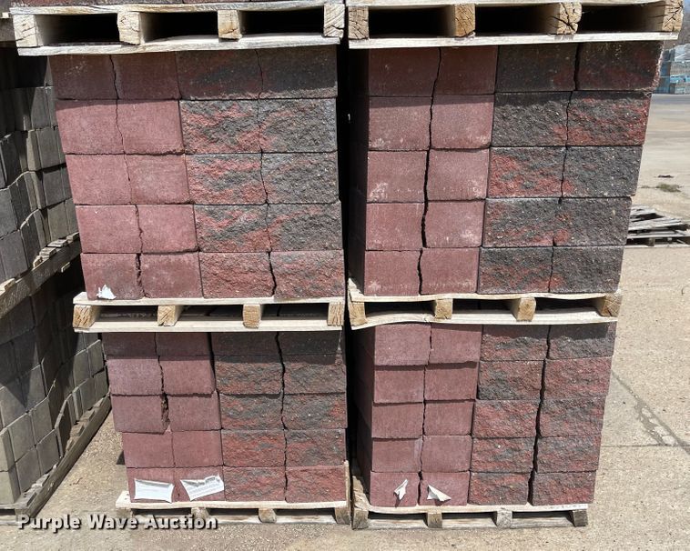 image for item FV9439 (26) pallets of 6" Maytrx L column stones