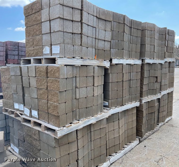 image for item FV9440 (24) pallets of 6" Maytrx L column stones