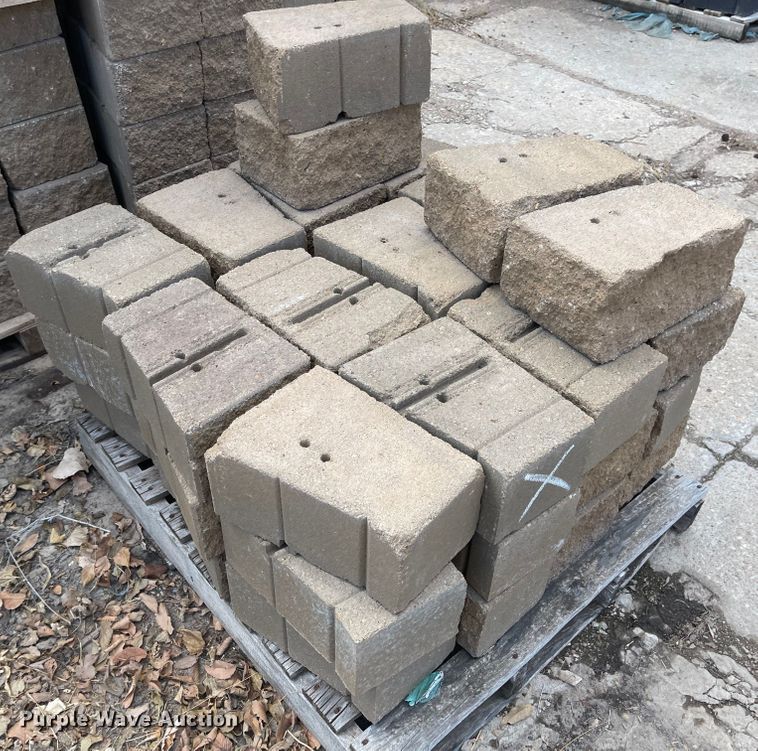 image for item FV9440 (24) pallets of 6" Maytrx L column stones