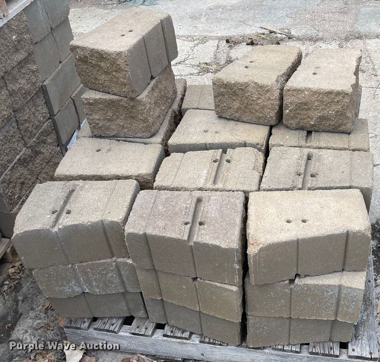 image for item FV9440 (24) pallets of 6" Maytrx L column stones