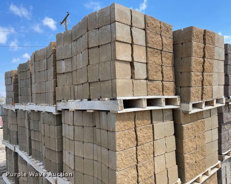 image for item FV9440 (24) pallets of 6" Maytrx L column stones