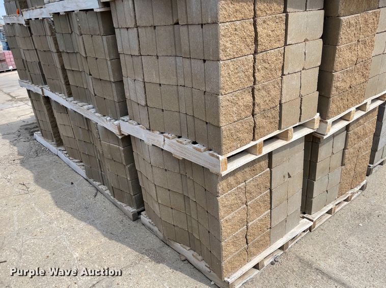 image for item FV9440 (24) pallets of 6" Maytrx L column stones