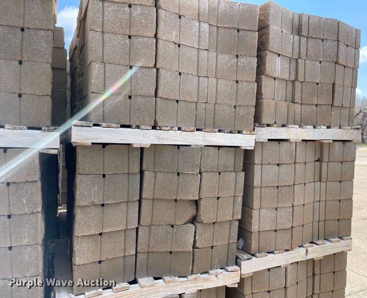 image for item FV9440 (24) pallets of 6" Maytrx L column stones