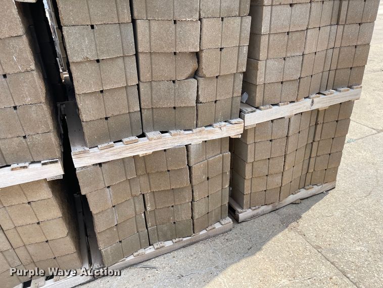 image for item FV9440 (24) pallets of 6" Maytrx L column stones