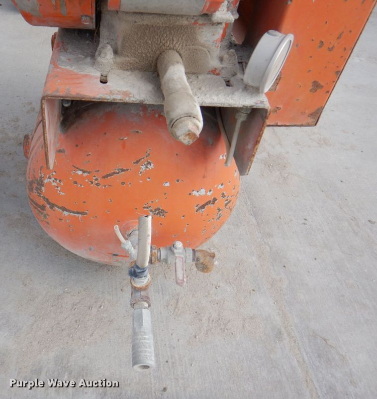 image for item IH9225 Ingersoll Rand 10FGT  air compressor