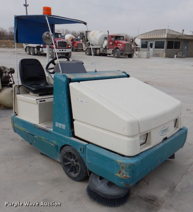 image for item IH9228 Tennant 355  sweeper