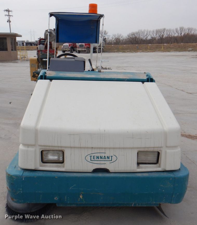 image for item IH9228 Tennant 355  sweeper