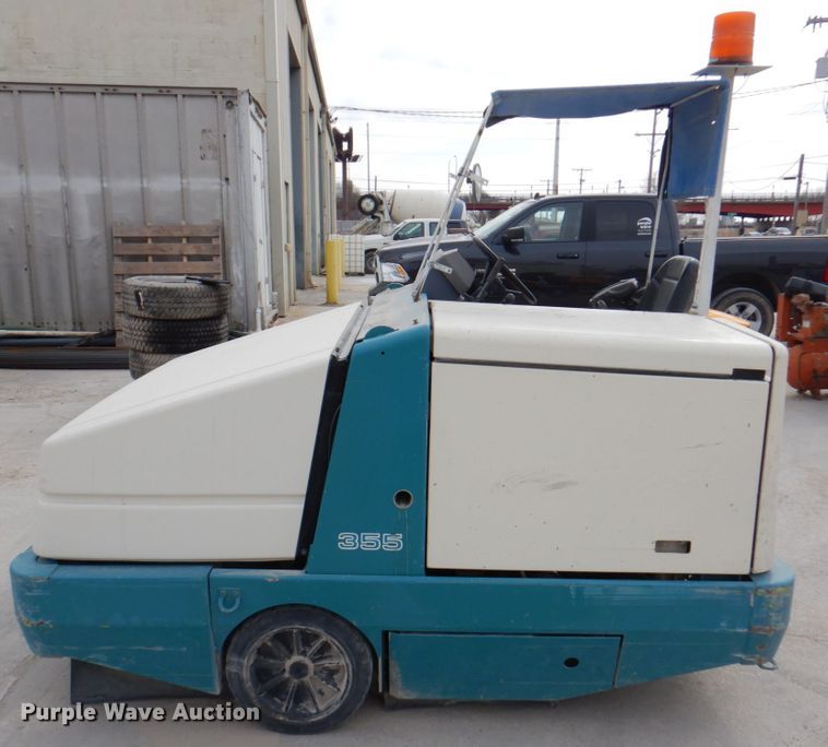 image for item IH9228 Tennant 355  sweeper
