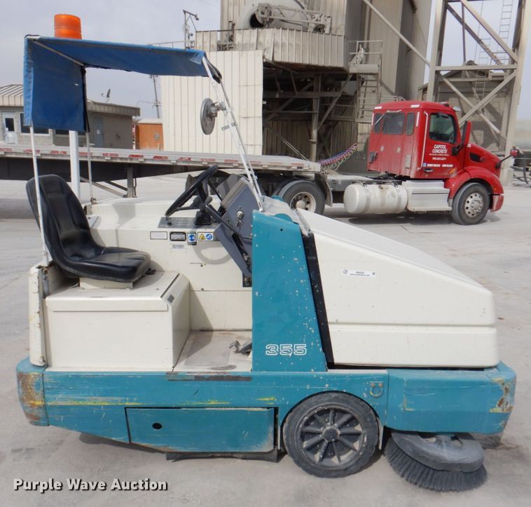 image for item IH9228 Tennant 355  sweeper