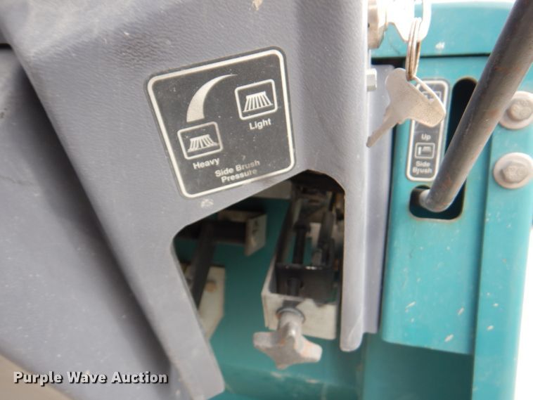 image for item IH9228 Tennant 355  sweeper