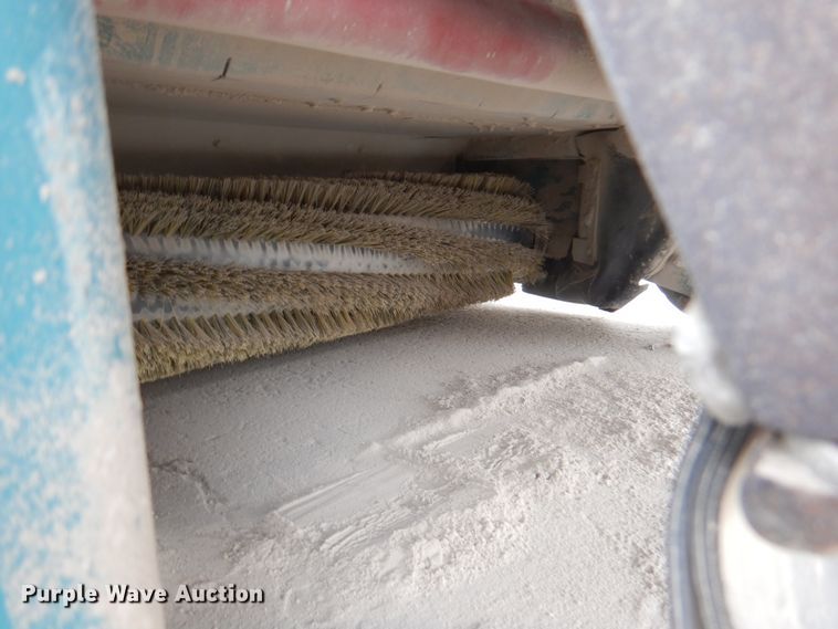 image for item IH9228 Tennant 355  sweeper