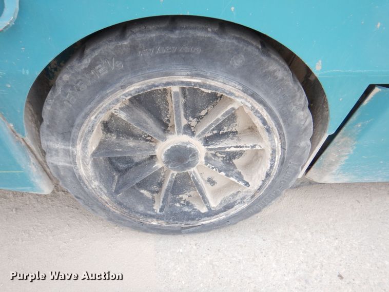 image for item IH9228 Tennant 355  sweeper